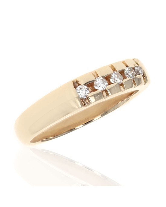 5 Stone Diamod Tapered Band in Yellow Gold